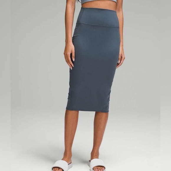 Lululemon Nulu SlimFit HighRise Skirt - Picture 1 of 11